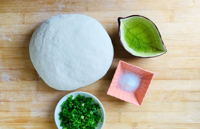 葱花卷可以这样做，外皮酥脆，里面柔软，简单省时，很适合当早餐休闲区蓝鸢梦想 - Www.slyday.coM