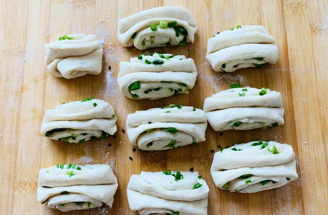 葱花卷可以这样做，外皮酥脆，里面柔软，简单省时，很适合当早餐休闲区蓝鸢梦想 - Www.slyday.coM