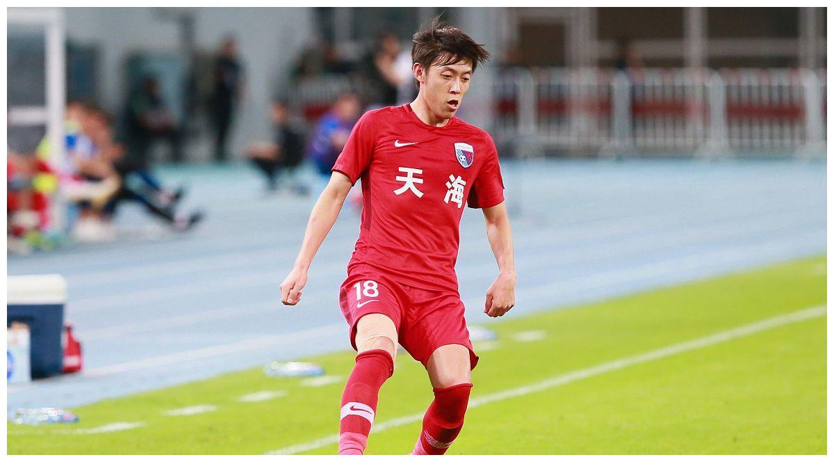 前天海球员张诚有望加盟苏宁,如能顺利加盟,苏宁后防将如虎添翼