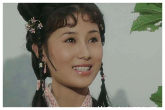 虽是女配,丁岚在《少林小子》中依然艳压担任女主角的李连杰前妻