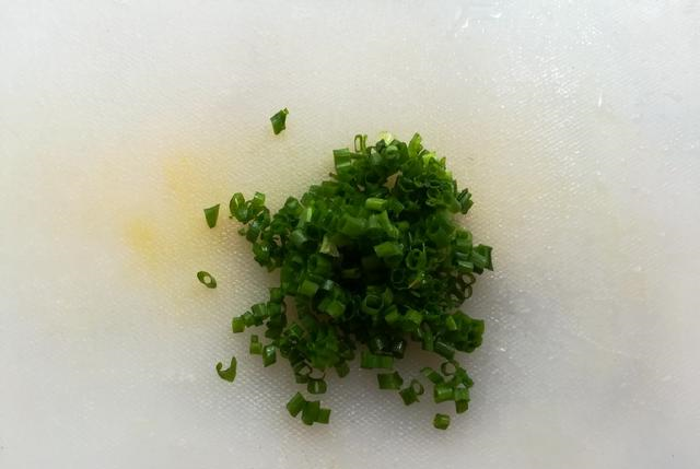 1块钱一斤的小土豆煎一下软糯甜香一上桌就抢光了