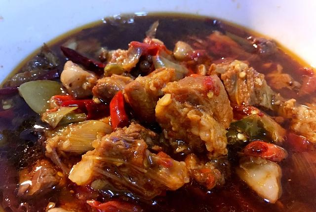 生病后被邻居阿婆照顾了几天，她做了一桌饭菜，瞬间想认她当妈休闲区蓝鸢梦想 - Www.slyday.coM