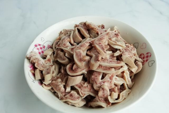 猪身上最好吃的一块肉,才14块钱1斤,可惜很多人都没吃过|生肠|酸辣椒