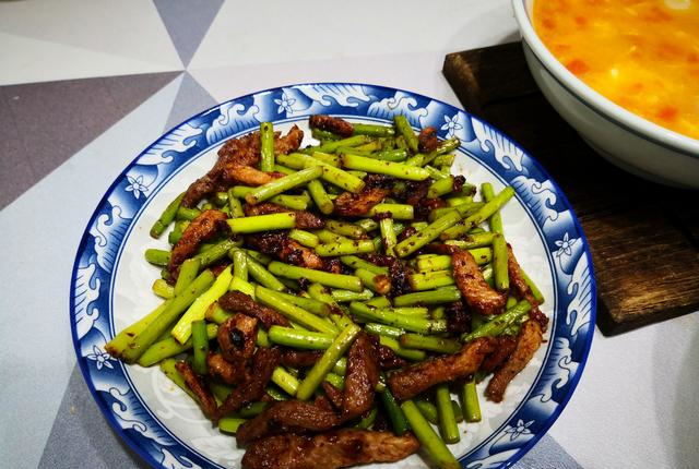 晒儿子做的早餐,却因1道美食火了朋友圈,网友:真有才!照着做休闲区蓝鸢梦想 - Www.slyday.coM 晒儿子做的早餐,却因1道美食火了朋友圈,网友:真有才!照着做休闲区蓝鸢梦想 - Www.slyday.coM