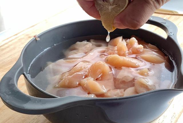 鸡胸肉这么吃，比水煮的热量还低，美味又低脂，吃多少都不怕胖休闲区蓝鸢梦想 - Www.slyday.coM