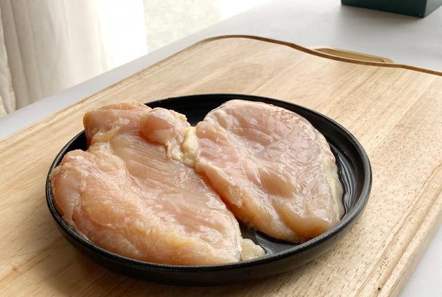 鸡胸肉这么吃，比水煮的热量还低，美味又低脂，吃多少都不怕胖休闲区蓝鸢梦想 - Www.slyday.coM