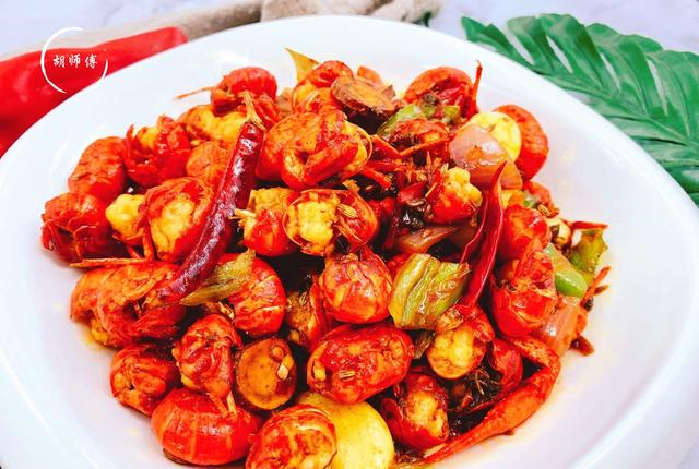 炒虾球时,最忌洗净后直接炒!大厨教您一妙招,虾肉鲜嫩还更入味