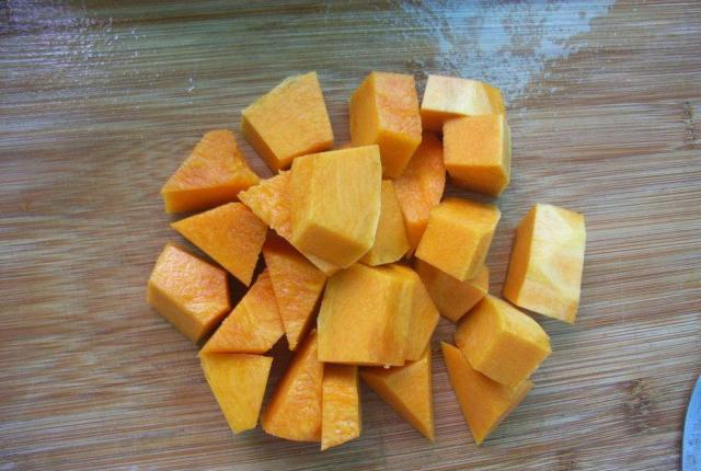 “天然美白液”终于被发现，早晚喝一碗，晒黑的皮肤又白回来了！休闲区蓝鸢梦想 - Www.slyday.coM