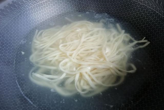 炸酱面怎么做（炸酱面怎么做最好吃）-85模板网