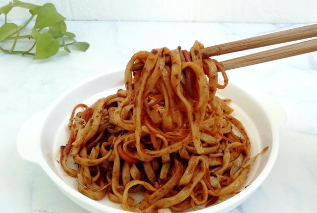 炸酱面怎么做（炸酱面怎么做最好吃）-85模板网