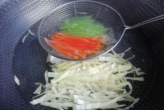 炸酱面怎么做（炸酱面怎么做最好吃）-85模板网