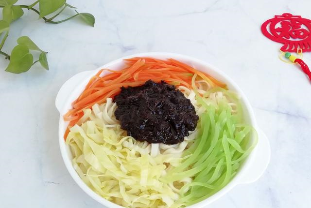 炸酱面怎么做（炸酱面怎么做最好吃）-85模板网