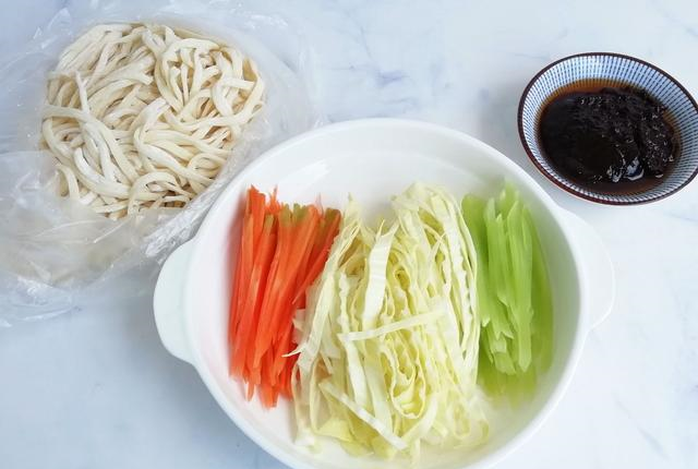 炸酱面怎么做（炸酱面怎么做最好吃）-85模板网