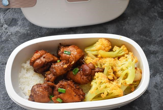 一个人都要好好吃饭,午餐只有一荤一素,朋友却说比他吃得好多了休闲区蓝鸢梦想 - Www.slyday.coM 一个人都要好好吃饭,午餐只有一荤一素,朋友却说比他吃得好多了休闲区蓝鸢梦想 - Www.slyday.coM