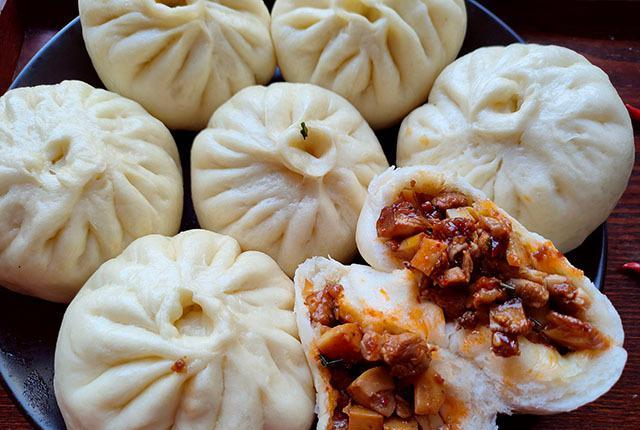 这食材北方10元一斤,南方才卖2元,切碎煮好蒸成包子,吃着真香|南方