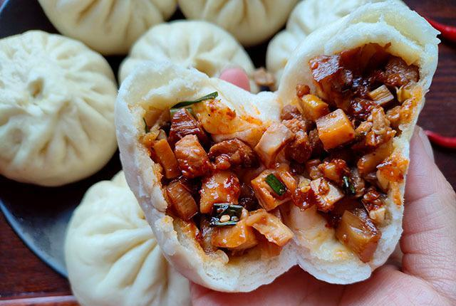 这食材北方10元一斤,南方才卖2元,切碎煮好蒸成包子,吃着真香|南方