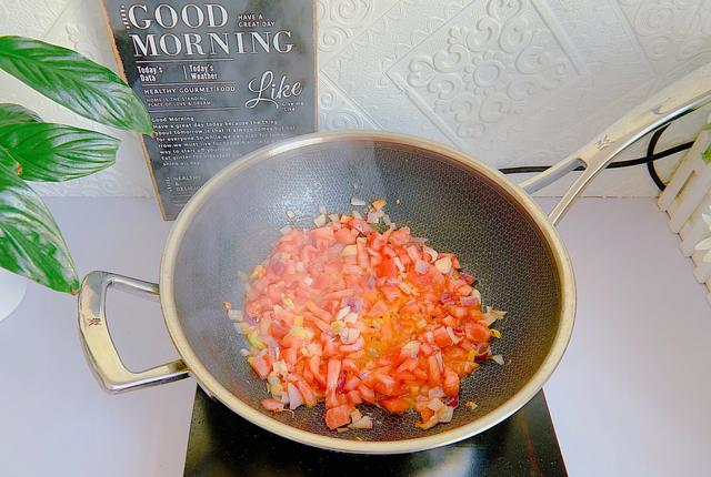 番茄虾仁意面好吃的秘诀,掌握这两点,意面更劲道,味道更鲜美!休闲区蓝鸢梦想 - Www.slyday.coM 番茄虾仁意面好吃的秘诀,掌握这两点,意面更劲道,味道更鲜美!休闲区蓝鸢梦想 - Www.slyday.coM
