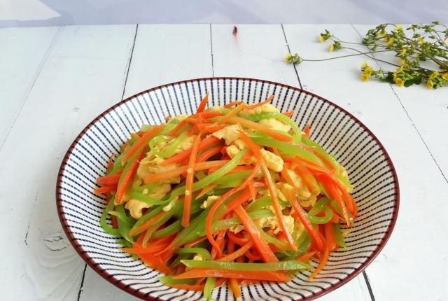 最近迷上了这菜,比肉便宜比肉营养,简单一炒,上桌一会就抢光了休闲区蓝鸢梦想 - Www.slyday.coM 最近迷上了这菜,比肉便宜比肉营养,简单一炒,上桌一会就抢光了休闲区蓝鸢梦想 - Www.slyday.coM