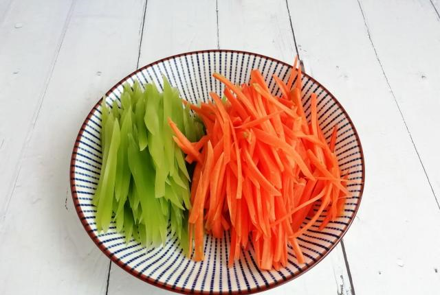 最近迷上了这菜,比肉便宜比肉营养,简单一炒,上桌一会就抢光了休闲区蓝鸢梦想 - Www.slyday.coM 最近迷上了这菜,比肉便宜比肉营养,简单一炒,上桌一会就抢光了休闲区蓝鸢梦想 - Www.slyday.coM