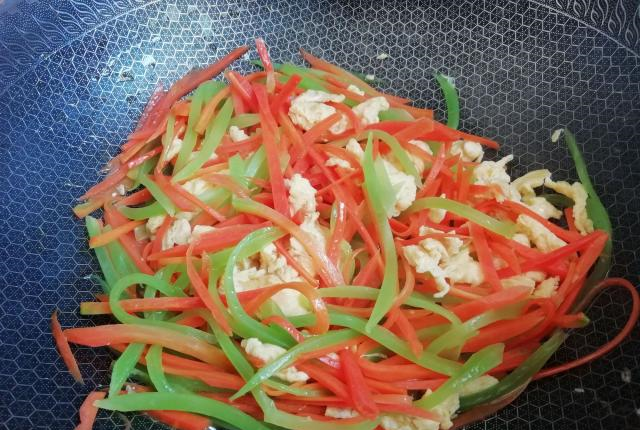 最近迷上了这菜,比肉便宜比肉营养,简单一炒,上桌一会就抢光了休闲区蓝鸢梦想 - Www.slyday.coM 最近迷上了这菜,比肉便宜比肉营养,简单一炒,上桌一会就抢光了休闲区蓝鸢梦想 - Www.slyday.coM