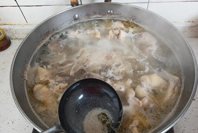 鸡肉配上香菇,放在高压锅中简单一炖,出锅后全家人都吃嗨了休闲区蓝鸢梦想 - Www.slyday.coM 鸡肉配上香菇,放在高压锅中简单一炖,出锅后全家人都吃嗨了休闲区蓝鸢梦想 - Www.slyday.coM