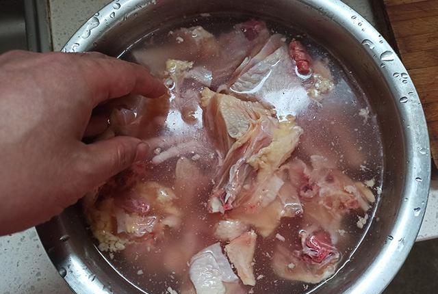 鸡肉配上香菇,放在高压锅中简单一炖,出锅后全家人都吃嗨了休闲区蓝鸢梦想 - Www.slyday.coM 鸡肉配上香菇,放在高压锅中简单一炖,出锅后全家人都吃嗨了休闲区蓝鸢梦想 - Www.slyday.coM