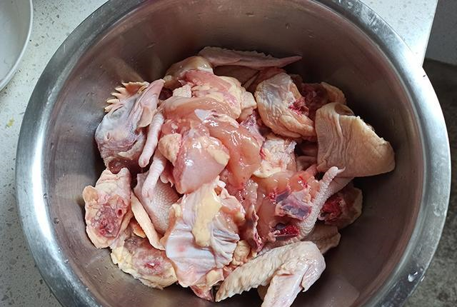 鸡肉配上香菇,放在高压锅中简单一炖,出锅后全家人都吃嗨了休闲区蓝鸢梦想 - Www.slyday.coM 鸡肉配上香菇,放在高压锅中简单一炖,出锅后全家人都吃嗨了休闲区蓝鸢梦想 - Www.slyday.coM