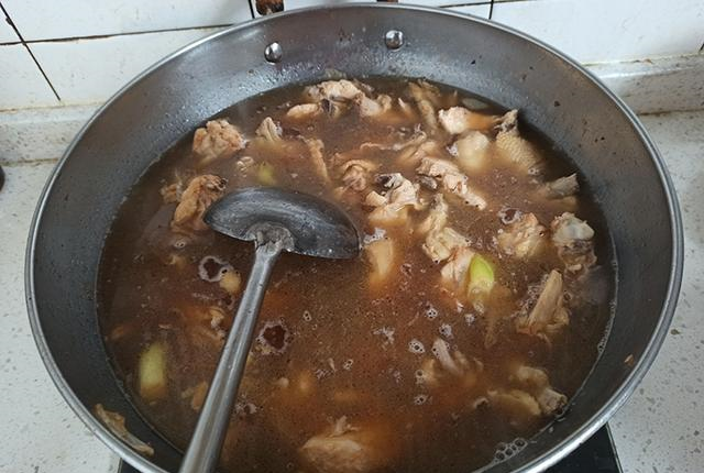 鸡肉配上香菇,放在高压锅中简单一炖,出锅后全家人都吃嗨了休闲区蓝鸢梦想 - Www.slyday.coM 鸡肉配上香菇,放在高压锅中简单一炖,出锅后全家人都吃嗨了休闲区蓝鸢梦想 - Www.slyday.coM