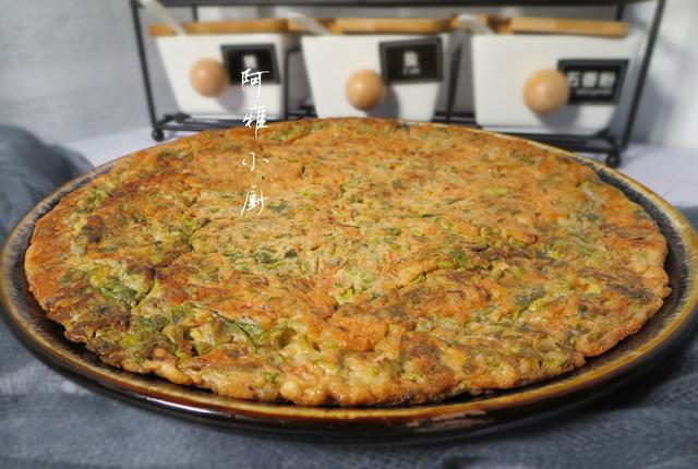 香椿鸡蛋饼到底要不要焯水教你这样做蛋饼翻不烂香味十足