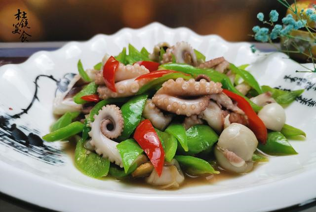 炒八爪鱼学会这1小窍门掐一掐八爪鱼又鲜又嫩火候恰好