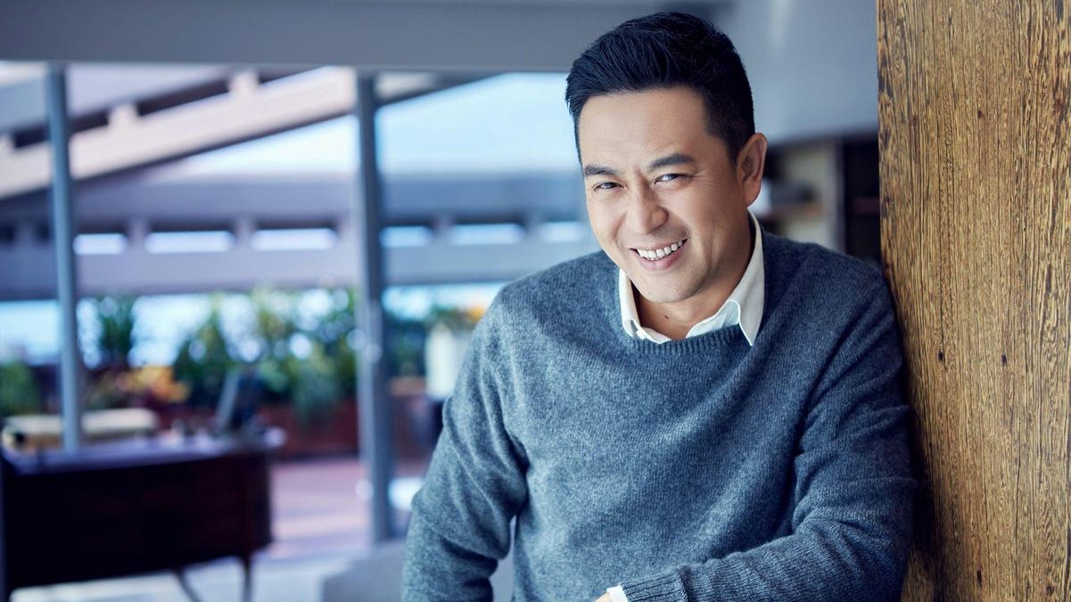 张嘉益霸气步态遇《满江红》，摇滚豫剧配乐引爆魔性氛围