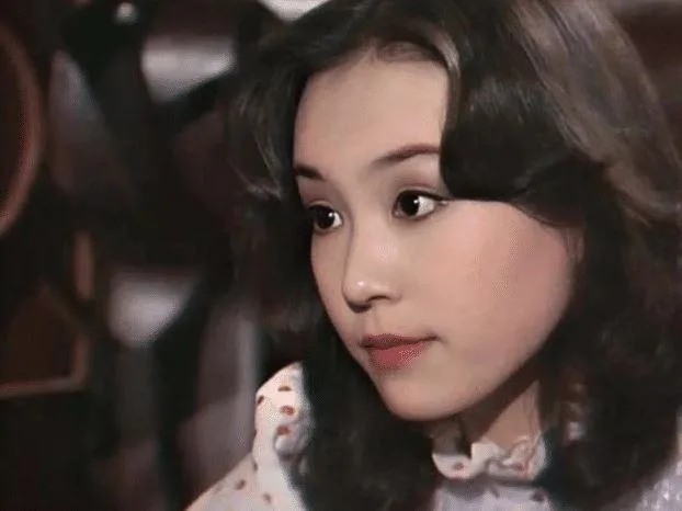 《甄嬛传》皇太后 20岁时有多美？休闲区蓝鸢梦想 - Www.slyday.coM