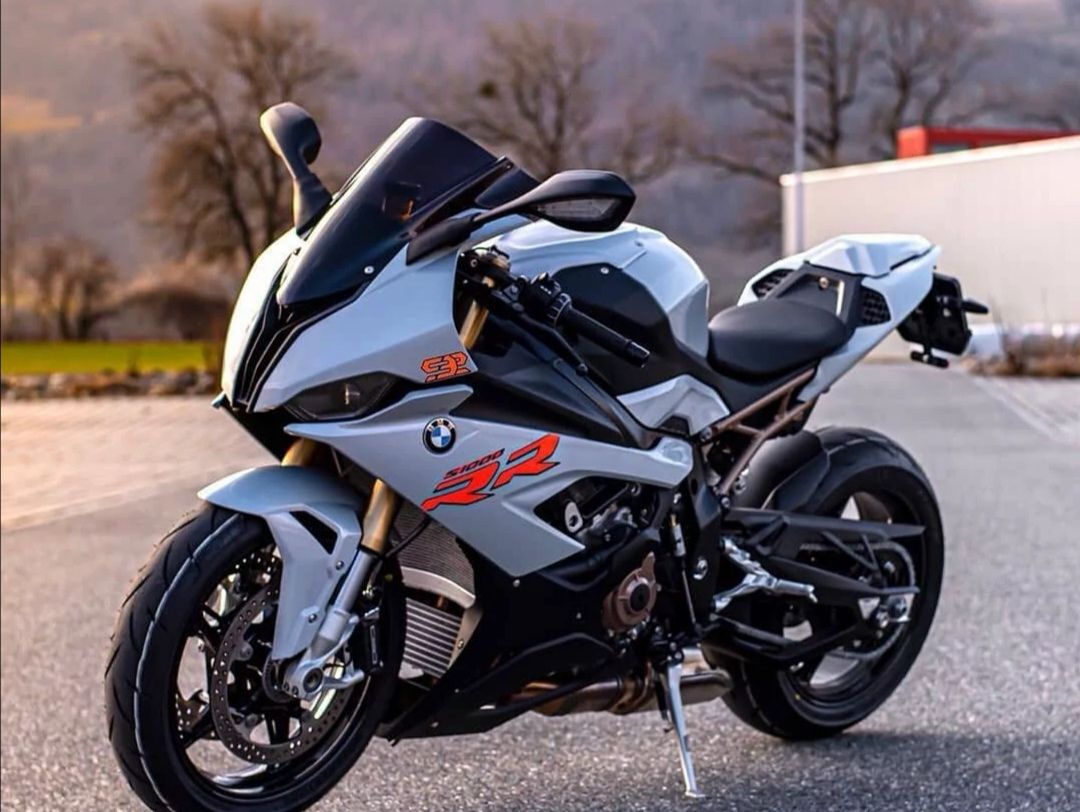 宝马s1000rr,迷人大小眼,了解一下!__财经头条