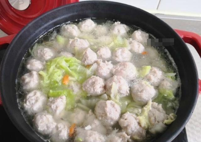 汆肉丸别再用淀粉和蛋清了，用它做，不仅弹性十足，还不松散休闲区蓝鸢梦想 - Www.slyday.coM