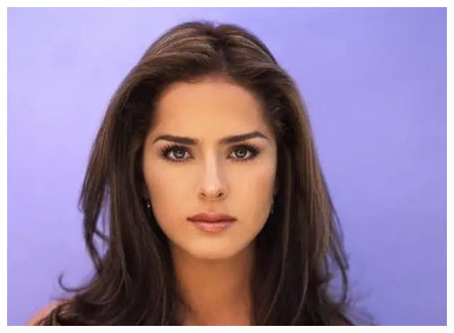 丹娜·加西亚很早前就表示自己所在的地区缺乏口罩等防疫物资,之后她