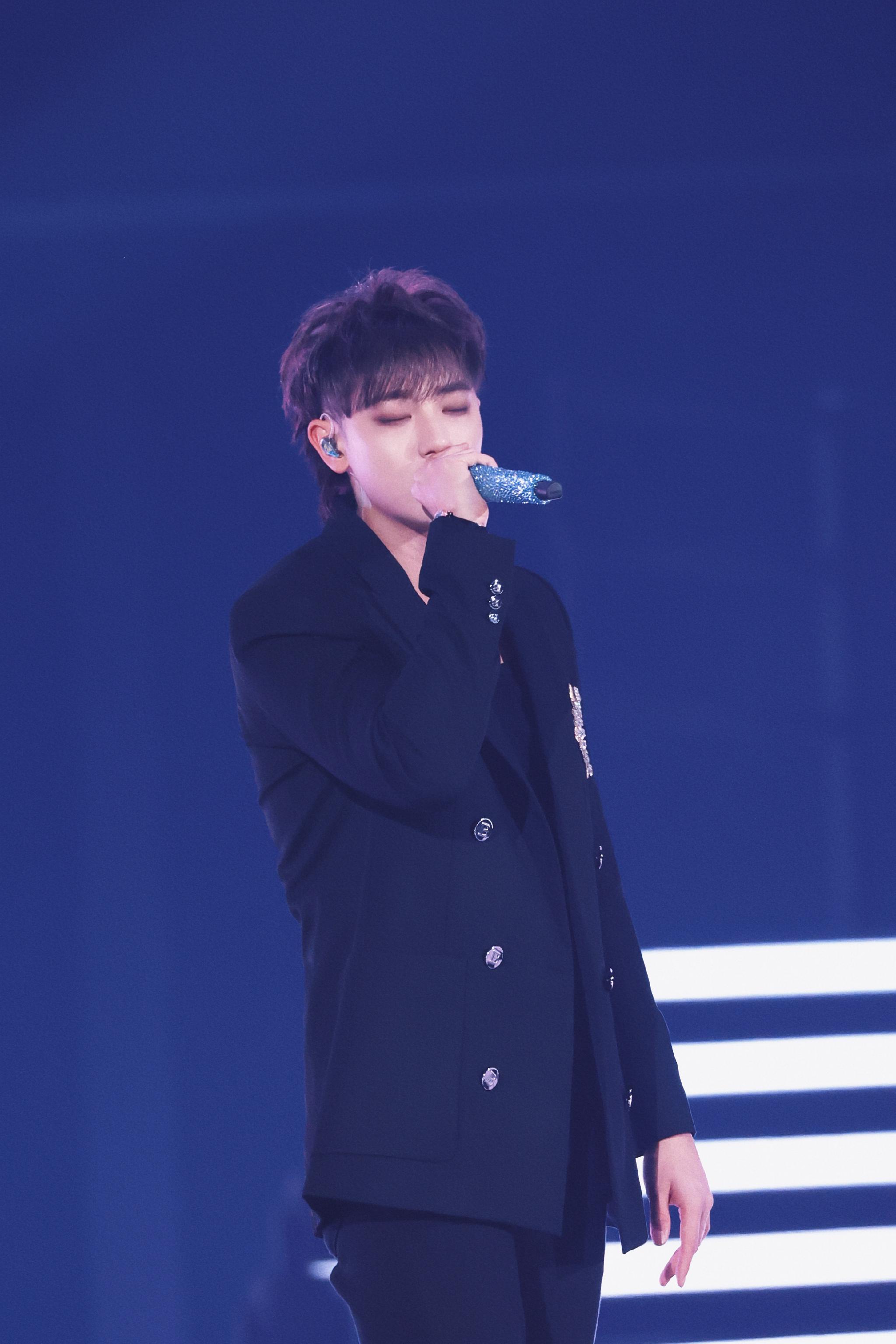 而且光是2021年,黄子韬就谈了三个女友,有人晒出时间线,张允恩,彭十六