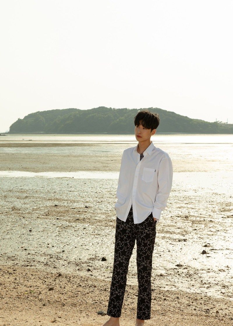 一组帅气的小哥哥在落日海边的服装街拍,喜欢的小哥哥可以种草!