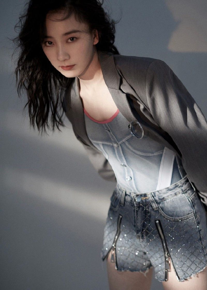 朱颜曼滋-光影之下