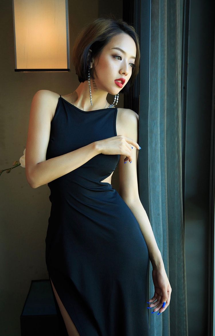 短发御姐,气场很强