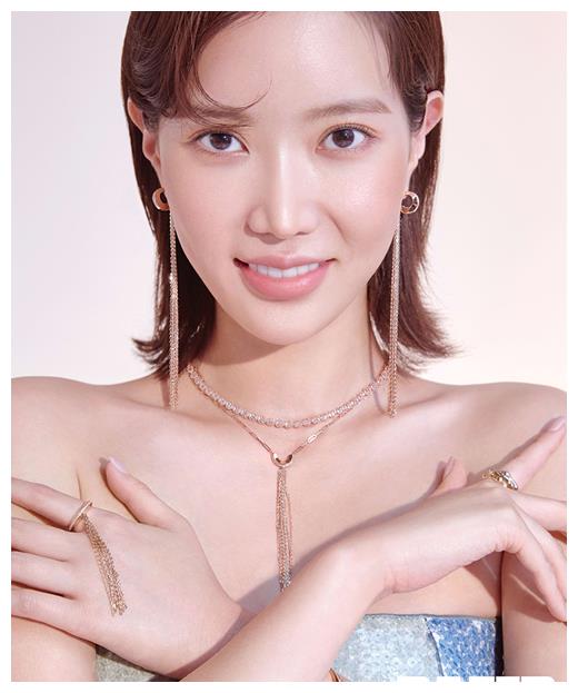 林秀香时尚杂志画报公开,个性造型展别样时尚魅力