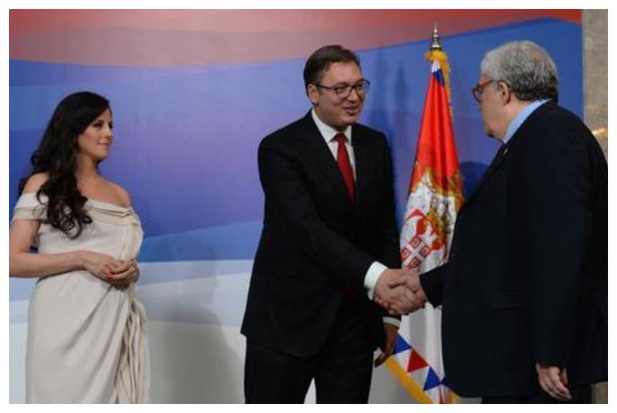 武契奇原配容貌曝光!49岁身材发福显老态,跟第一夫人差距明显