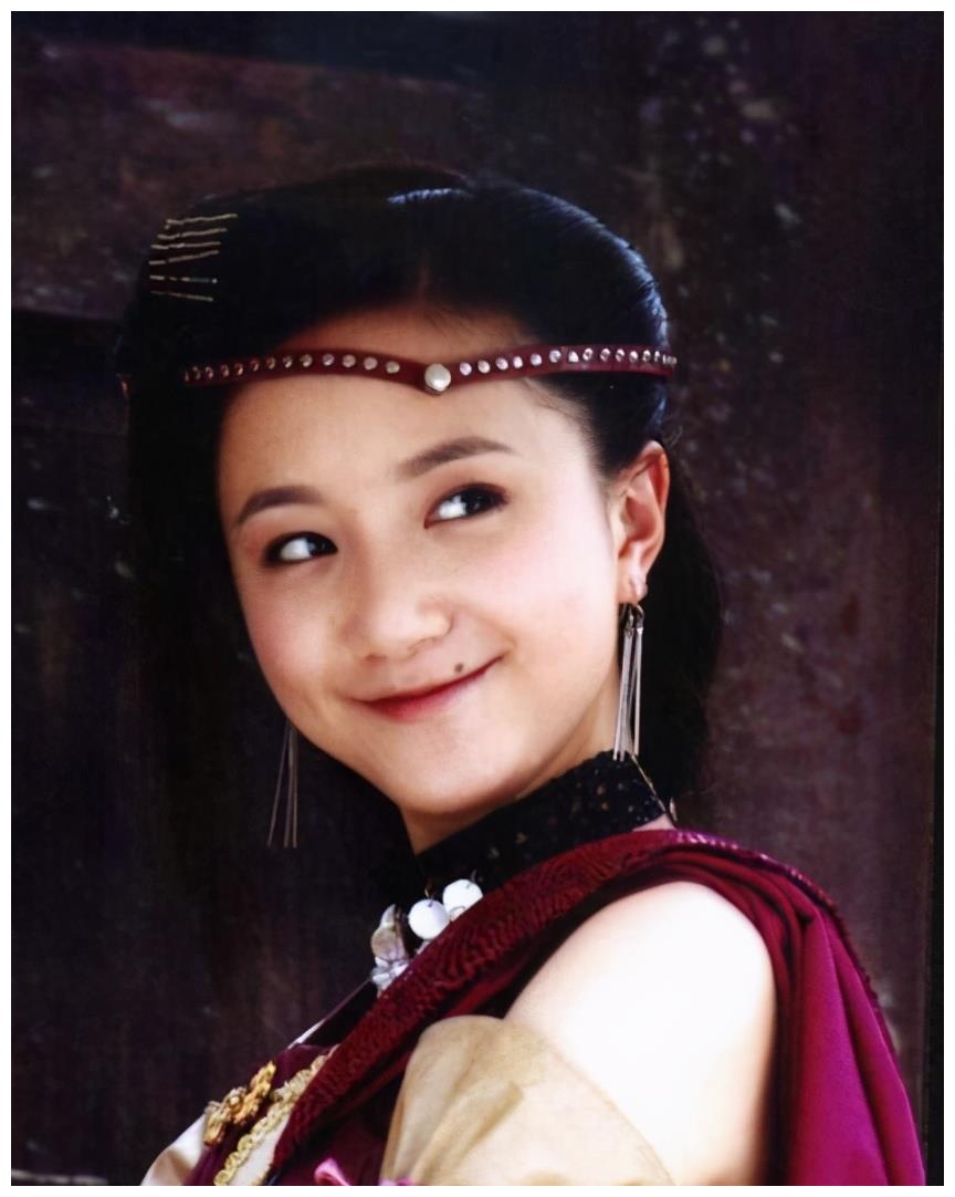 有种"变美"叫李倩,黄轩唯一承认的女友,点掉痣后美到认不出