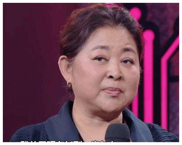 61岁倪萍老态十足,为儿子求医问药10年,如今21岁成帅气学霸!