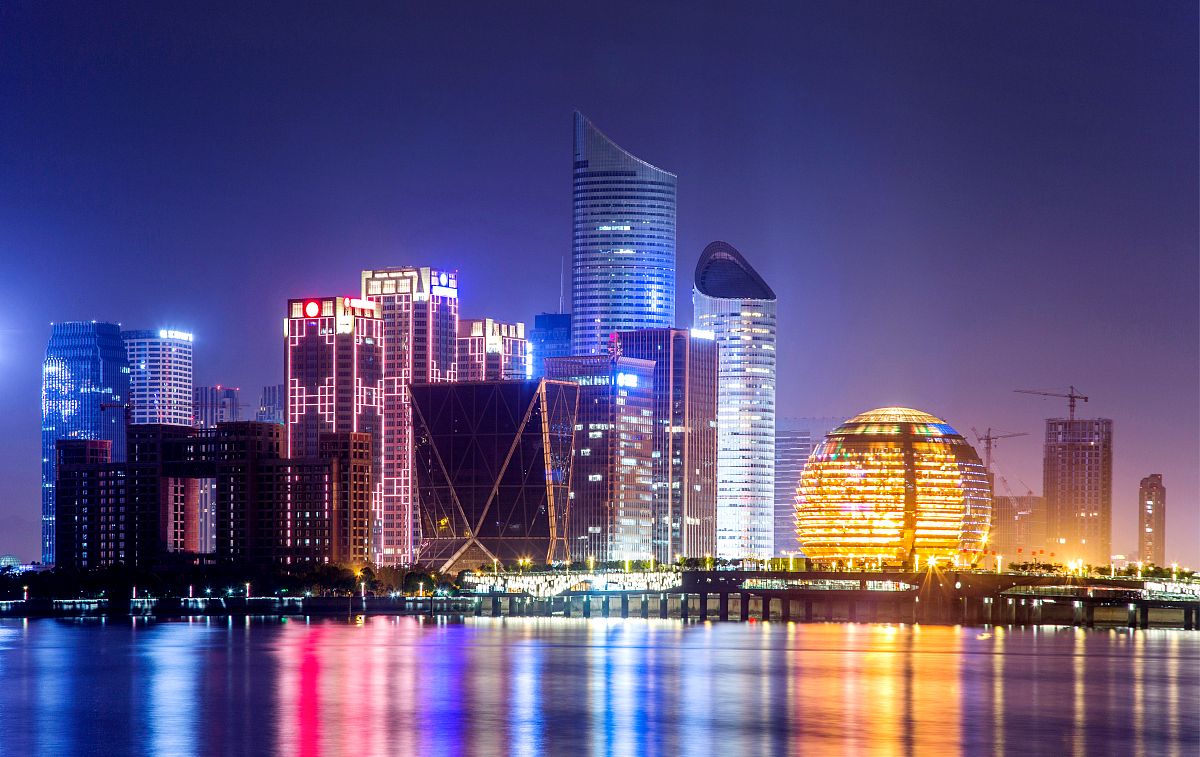 1 / 20 杭州高楼大厦耸立,经济繁荣