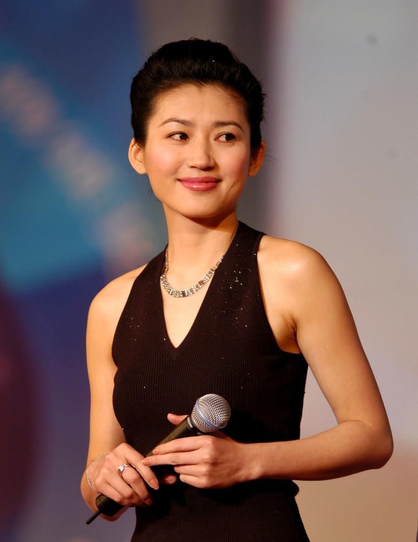 50岁王小丫近照,曾是央视最美主持人,依旧清新脱俗