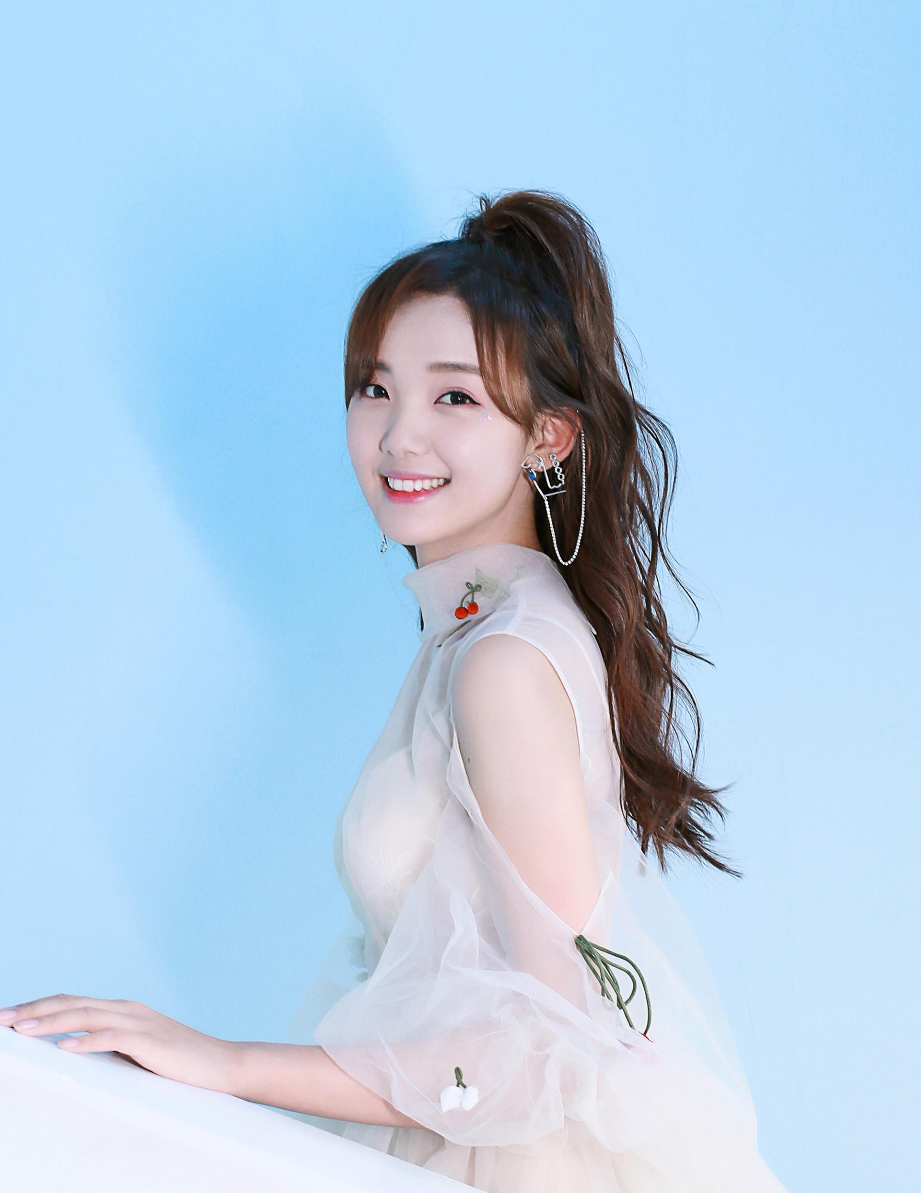 女神吕小雨:第6802期气质潮流美图欣赏