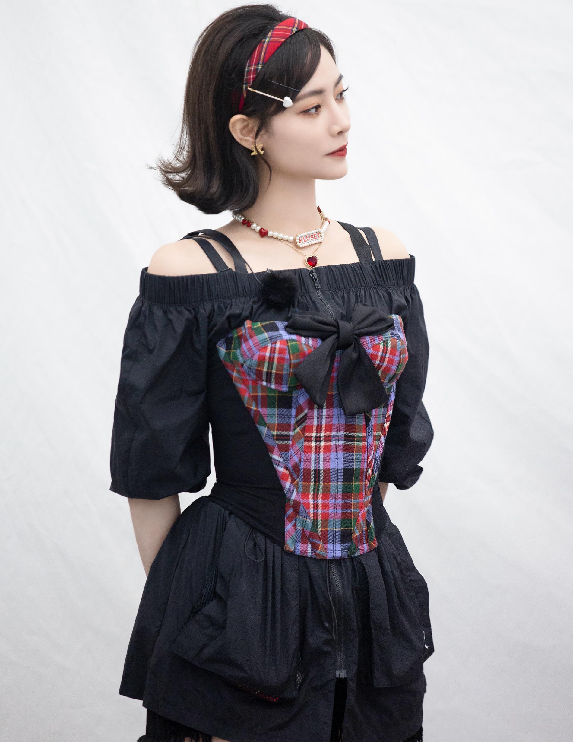 许佳琪裙子穿搭太有氛围感,气质好绝的kiki