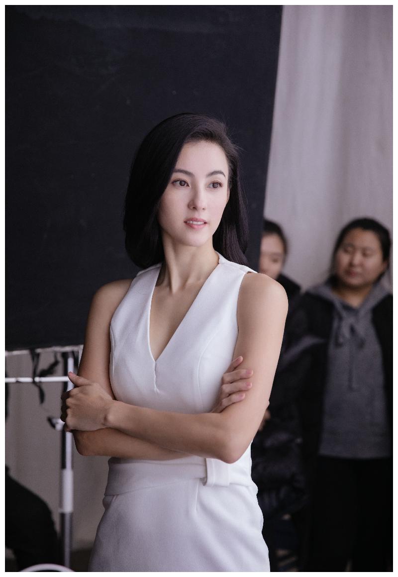 张柏芝和前经纪人余毓兴2011年曾签订为期8年的《全球独家经理人合约