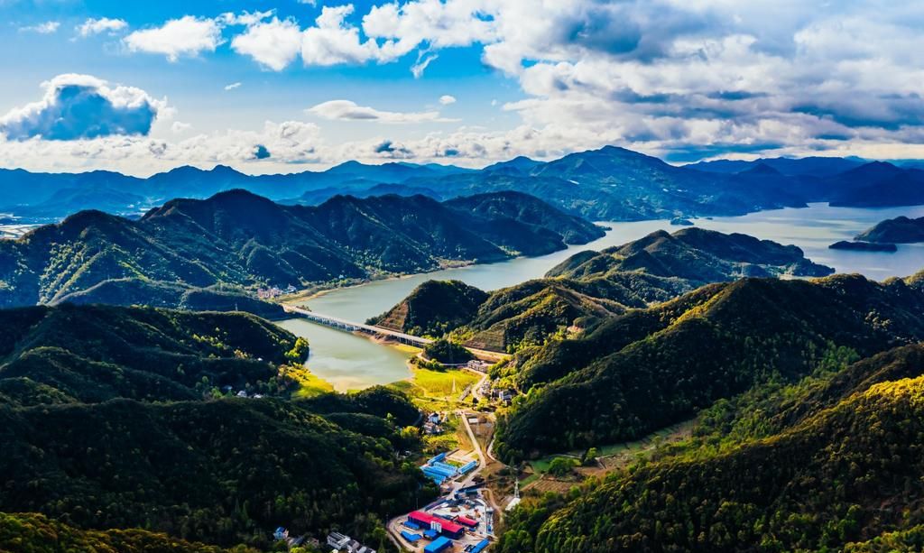 春回大地万物复苏,柳绿花红莺歌燕舞
