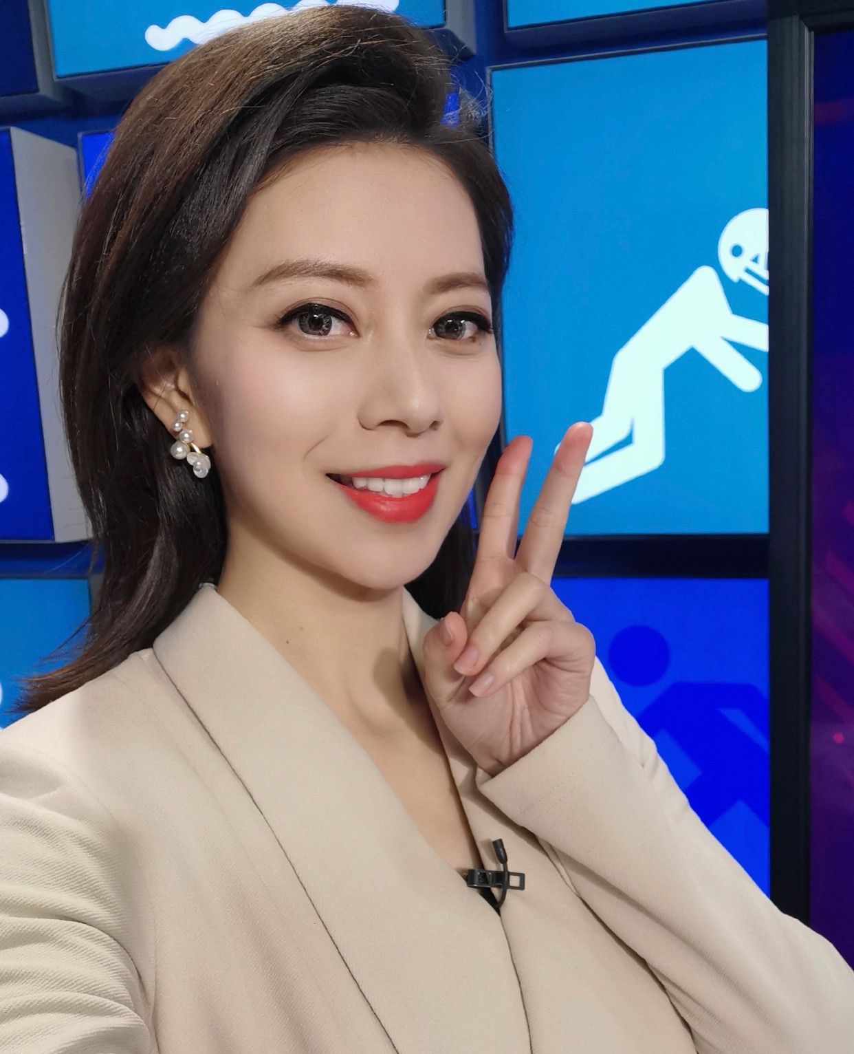 1 / 12 央金,本名刘澜,是广东电视台体育主播,主持人.